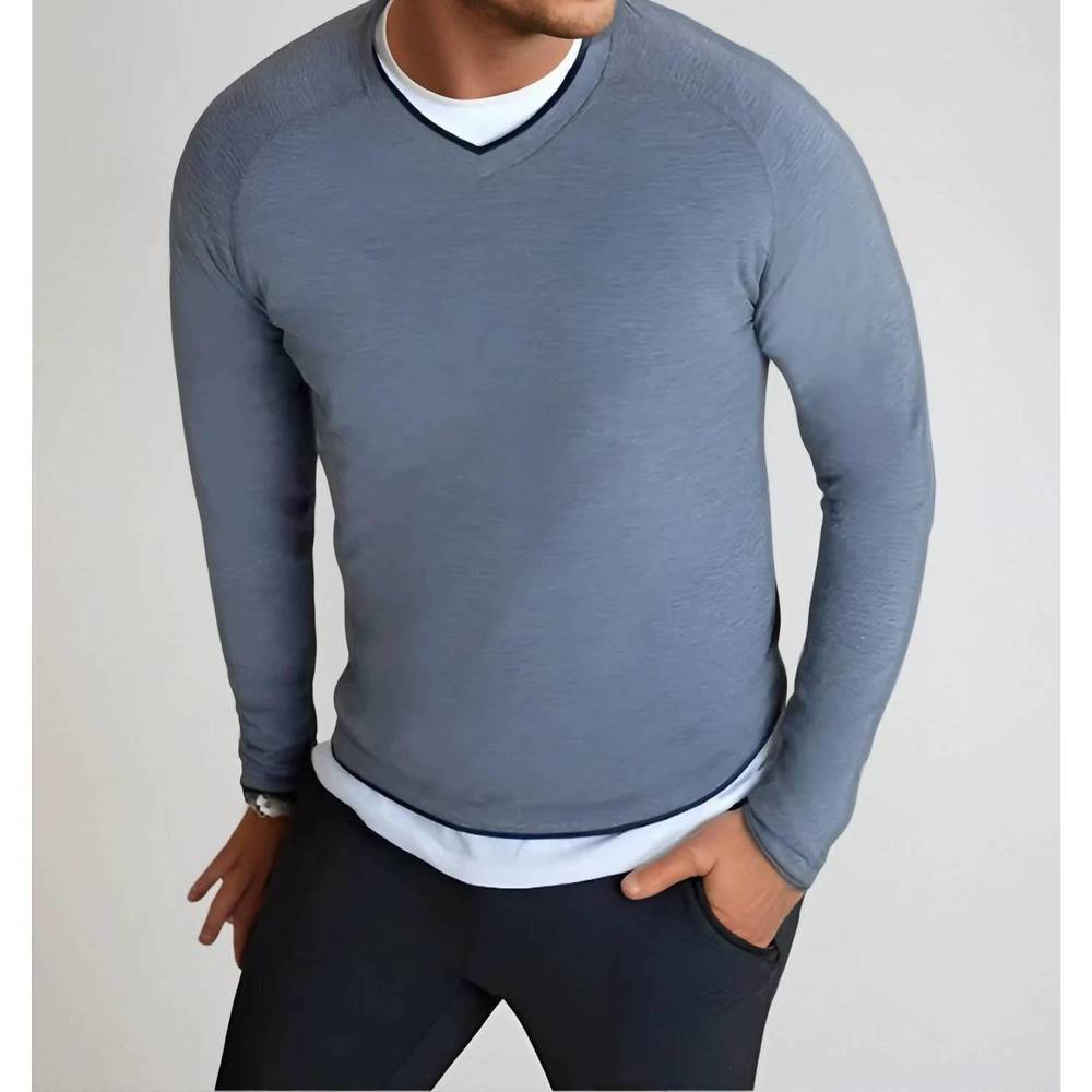 NEW BUKI seamless v-neck pullover shirt in midnight